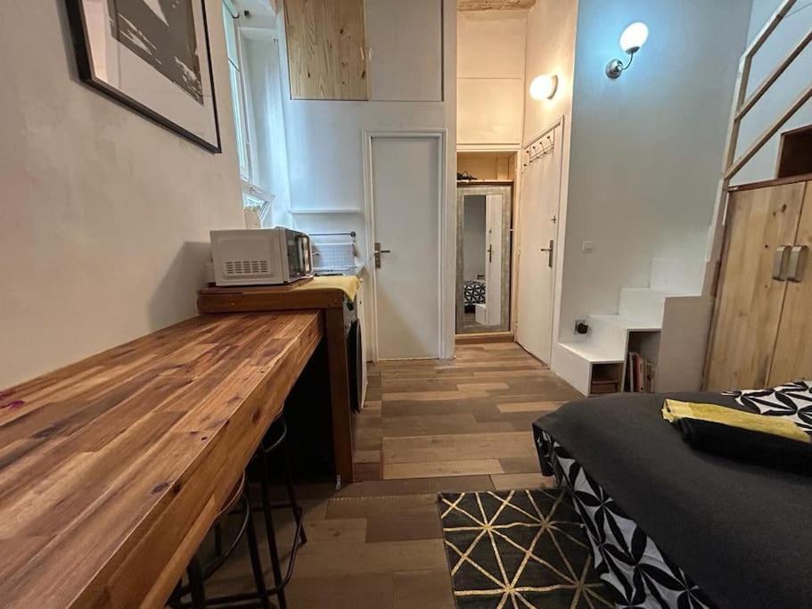 Studio En Plein Centre De Appartement